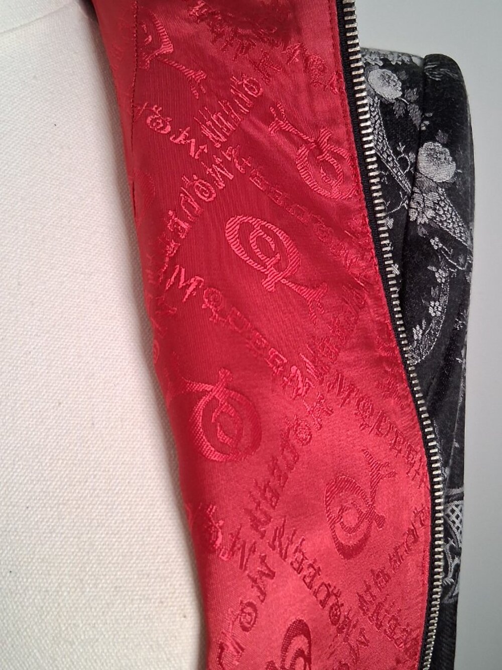 Archival Alexander McQueen Runway Joan Jacquard Jacket size IT 44 - US 8 - UK 12 - Picture 6 of 9